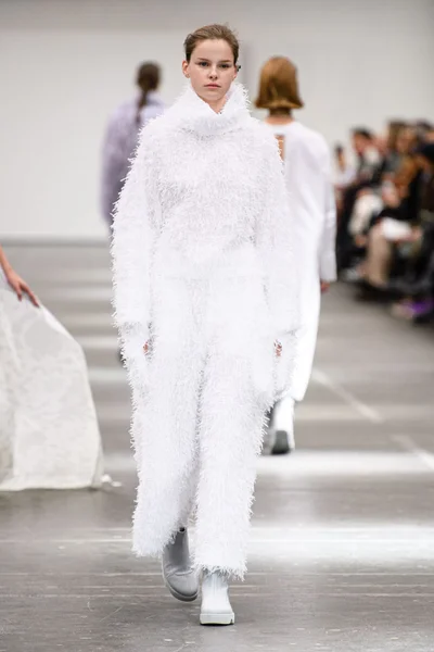 Look 37
